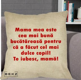 Cadou pentru Mama - Perna Personalizata Mama cea Mai Buna Bucatareasa, 40x40 cm, Crem, Husa Detasabila, Perna Inclusa, BEKZ®