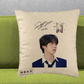 Perna Personalizata K-pop BTS Jin Portret Tinuta Albastra Autograf, 40x40 cm, Bej, Husa Detasabila, Perna Inclusa, BEKZ®