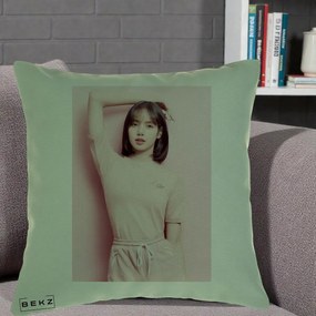 Perna Personalizata K-pop BLACKPINK Lisa Roz, 40x40 cm, Verde, Husa Detasabila, Perna Inclusa, BEKZ®