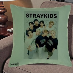 Perna Personalizata K-pop Stray Kids STRAYKIDS Alb-Negru cu Foto Grup, 40x40 cm, Verde, Husa Detasabila, Perna Inclusa, BEKZ®