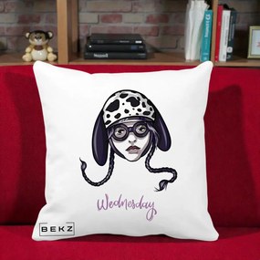 Perna Personalizata Wednesday Addams cu Caine Dalmatian, 40x40 cm, Alba Mata, Husa Detasabila, Perna Inclusa, BEKZ®