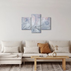 Tablou - Flori albastre pe perete (90x60 cm)