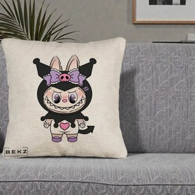 Perna Personalizata Labubu x Kuromi, 40x40 cm, Bej Canapea, Husa Detasabila, Perna Inclusa, BEKZ®