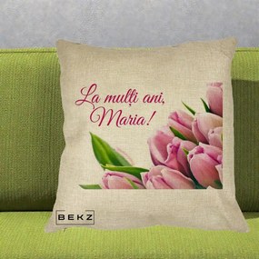 Cadou de Onomastica - Perna Personalizata La Multi Ani Maria Lalele, 40x40 cm, Crem, Husa Detasabila, Perna Inclusa, BEKZ®