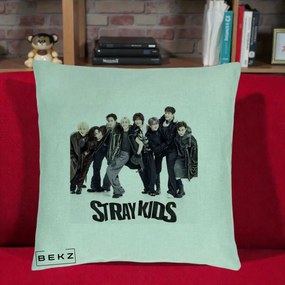 Perna Personalizata K-pop Stray Kids Outfit Negru, 40x40 cm, Verde Menta, Husa Detasabila, Perna Inclusa, BEKZ®