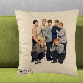 Perna Personalizata K-pop BTS Foto Grup In Picioare Tricoturi, 40x40 cm, Bej, Husa Detasabila, Perna Inclusa, BEKZ®