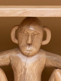 Măsuță laterală din lemn masiv de mango, natur, cu blat dreptunghiular susținut de o sculptură de maimuță cioplită manual, finisaj natural,