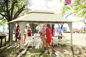 Cort de petrecere bej intr-un stil elegant potrivit unei nunți 3m x 4m