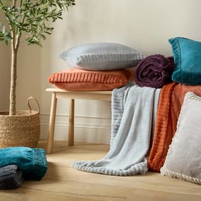 Pernă decorativă din micropluș/cocolino 55x55 cm Velvet and Faux Fur – Catherine Lansfield