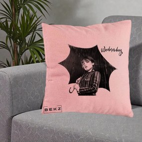 Perna Personalizata Wednesday Addams cu Umbrela Foto, 40x40 cm, Roz, Husa Detasabila, Perna Inclusa, BEKZ®