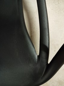 OFERTA Scaun din plastic negru KATO II. calitatea a doua