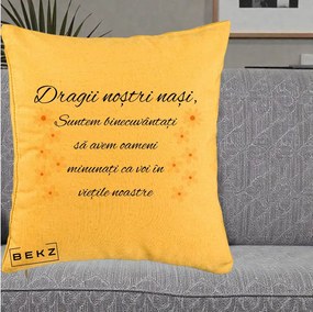 Cadou pentru Nasi - Perna Personalizata Dragii Nostri Nasi Suntem Binecuvantati cu Floricele, 40x40 cm, Galben, Husa Detasabila, Perna Inclusa, BEKZ®