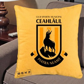 Perna Personalizata CSM Ceahlaul Piatra Neamt Fotbal, 40x40 cm, Galben, Husa Detasabila, Perna Inclusa, BEKZ®