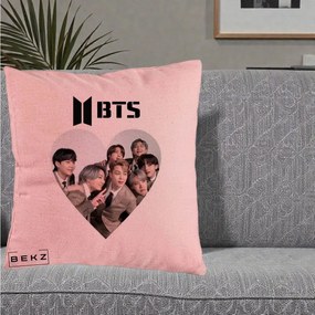 Perna Personalizata K-pop BTS Grup Fotografie in Inima, 40x40 cm, Roz, Husa Detasabila, Perna Inclusa, BEKZ®