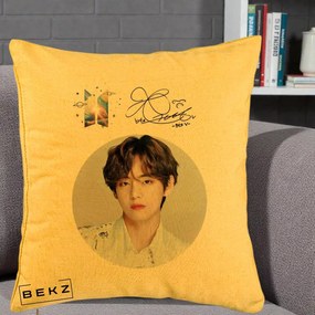 Perna Personalizata K-pop BTS V Taehyung Portret Cerc Autograf, 40x40 cm, Galben, Husa Detasabila, Perna Inclusa, BEKZ®