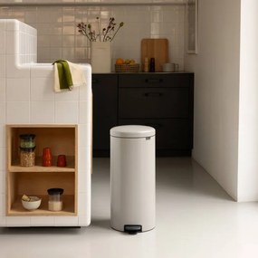 Cos de gunoi cu pedala Brabantia NewIcon 1010442, 30 l, Inchidere lenta, Baza antiderapanta, Gri deschis