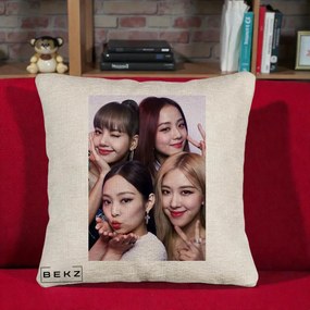 Perna Personalizata K-pop BLACKPINK Foto Grup Selfie 4 Membre, 40x40 cm, Bej Canapea, Husa Detasabila, Perna Inclusa, BEKZ®
