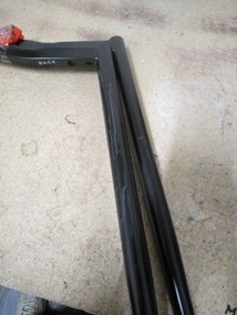OFERTA Scaun de catifea neagra ASTI cu picioare negre II. calitate