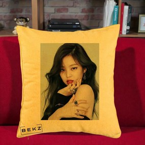 Perna Personalizata K-pop BLACKPINK Jennie Editorial Negru cu Inele, 40x40 cm, Galben, Husa Detasabila, Perna Inclusa, BEKZ®