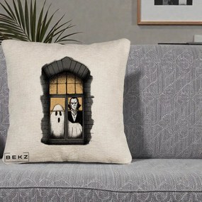 Perna Decorativa Halloween Fantoma si Dracula la Fereastra, 40x40 cm, Bej Canapea, Husa Detasabila, Perna Inclusa, BEKZ®