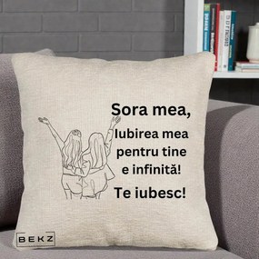 Cadou pentru Sora - Perna Personalizata Sora Mea Te Iubesc Line Art Doua Fete cu Brate Ridicate, 40x40 cm, Bej Canapea, Husa Detasabila, Perna Inclusa, BEKZ®
