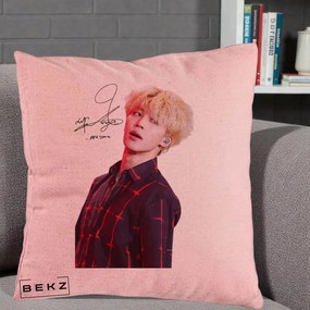 Perna Personalizata K-pop BTS Jimin Portret Artistic par Blond Autograf, 40x40 cm, Roz, Husa Detasabila, Perna Inclusa, BEKZ®