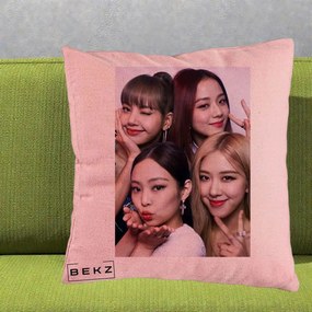 Perna Personalizata K-pop BLACKPINK Foto Grup Selfie 4 Membre, 40x40 cm, Roz, Husa Detasabila, Perna Inclusa, BEKZ®