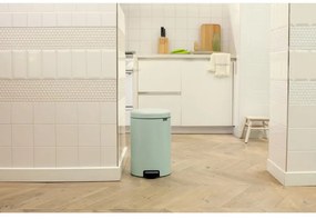 Cos de gunoi cu pedala Brabantia NewIcon 1008847, 20 L, Inchidere lina, Baza antiderapanta, Verde deschis