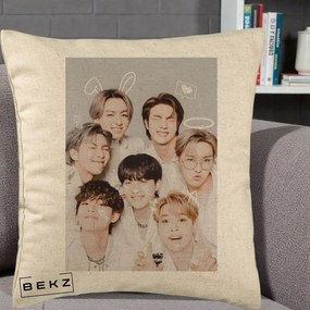 Perna Personalizata K-pop BTS Foto Grup Cute cu Animatii si 7 Membrii, 40x40 cm, Bej, Husa Detasabila, Perna Inclusa, BEKZ®