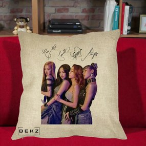 Perna Personalizata K-pop BLACKPINK Fotografie Grup Autografe Deasupra, 40x40 cm, Crem, Husa Detasabila, Perna Inclusa, BEKZ®