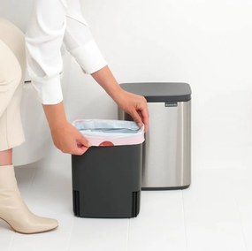 Cos de gunoi Brabantia Bo Small 1006632, 7 l, Deschidere lina si silentioasa, Baza antiderapanta, Rezistent la amprente, Otel inoxidabil/Mat