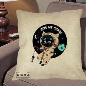 Perna Decorativa Give Me Space Pisica Astronaut, 40x40 cm, Crem, Husa Detasabila, Perna Inclusa, BEKZ®