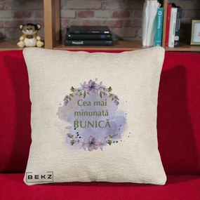 Cadou pentru Bunica - Perna Personalizata Cea Mai Minunata Bunica Flori Mov Acuarela Verde, 40x40 cm, Bej Canapea, Husa Detasabila, Perna Inclusa, BEKZ®