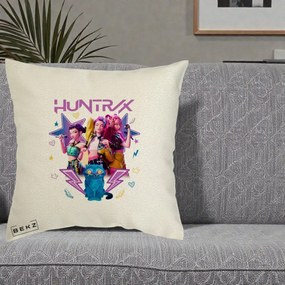 Perna Personalizata K-pop HUNTRX Trio 3D cu Pisica Fulgere, 40x40 cm, Ecru, Husa Detasabila, Perna Inclusa, BEKZ®
