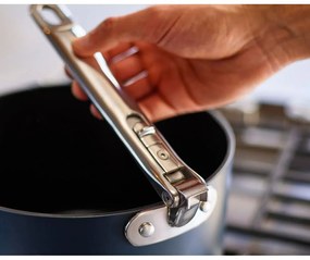 Oală cu capac/cu suprafață ceramică adecvată pentru plita cu inducție Space – Joseph Joseph