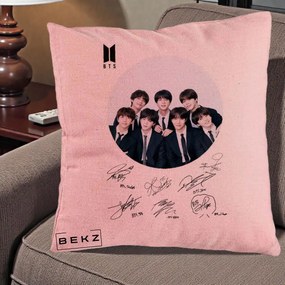 Perna Personalizata K-pop BTS Fotografie Grup Costum Negru si Autografe Cerc, 40x40 cm, Roz, Husa Detasabila, Perna Inclusa, BEKZ®