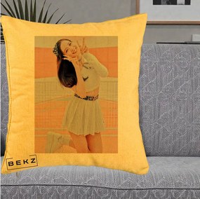 Perna Personalizata K-pop BLACKPINK Nayeon/Jisoo Tenis Alb, 40x40 cm, Galben, Husa Detasabila, Perna Inclusa, BEKZ®