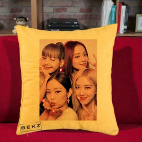 Perna Personalizata K-pop BLACKPINK Foto Grup Selfie Roz cu Glitter, 40x40 cm, Galben, Husa Detasabila, Perna Inclusa, BEKZ®