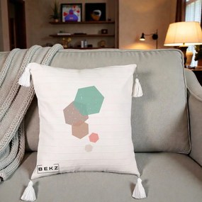 Perna Decorativa Geometric Hexagoane Pastel, 40x40 cm, Bej cu Franjuri, Husa Detasabila, Perna Inclusa, BEKZ®