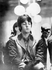 Fotografie Paul McCartney meditating, 1967