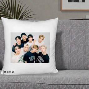 Perna Personalizata K-pop Stray Kids Foto Grup Fara Text, 40x40 cm, Alb Pufos, Husa Detasabila, Perna Inclusa, BEKZ®