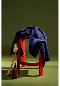 Prosop albastru închis din bumbac organic din frotir 50x100 cm Check – JUNA