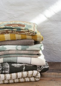 Pătură din bumbac brodată manual cu motive suzani, 130×180 cm, „Suzani Green"