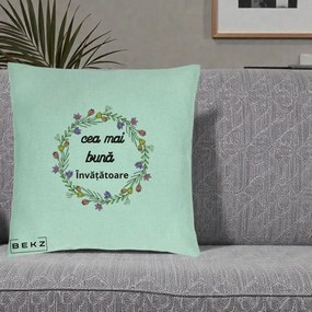 Cadou pentru Invatatoare - Perna Personalizata Cea mai Buna Invatatore cu Coronita Florala Colorata, 40x40 cm, Verde Menta, Husa Detasabila, Perna Inclusa, BEKZ®