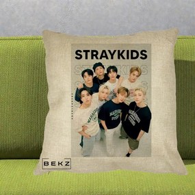 Perna Personalizata K-pop Stray Kids STRAYKIDS Alb-Negru cu Foto Grup, 40x40 cm, Crem, Husa Detasabila, Perna Inclusa, BEKZ®