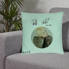 Perna Personalizata K-pop BTS Suga Portret cu Autograf, 40x40 cm, Verde Menta, Husa Detasabila, Perna Inclusa, BEKZ®