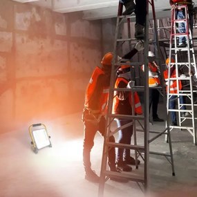 Proiector LED reîncărcabil cu stativ LED/30W/3,2V 4500K 5000 mAh IP65 portocaliu