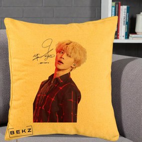 Perna Personalizata K-pop BTS Jimin Portret Artistic par Blond Autograf, 40x40 cm, Galben, Husa Detasabila, Perna Inclusa, BEKZ®