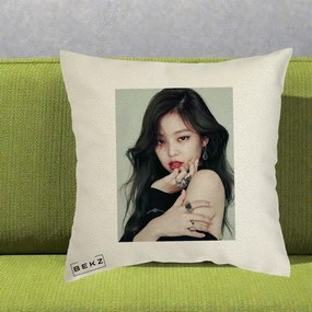 Perna Personalizata K-pop BLACKPINK Jennie Editorial Negru cu Inele, 40x40 cm, Ecru, Husa Detasabila, Perna Inclusa, BEKZ®