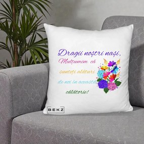 Perna Personalizata Dragii Nostri Nasi Multumim cu Flori Multicolore Colorat, 40x40 cm, Alb Pufos, Husa Detasabila, Perna Inclusa, BEKZ®